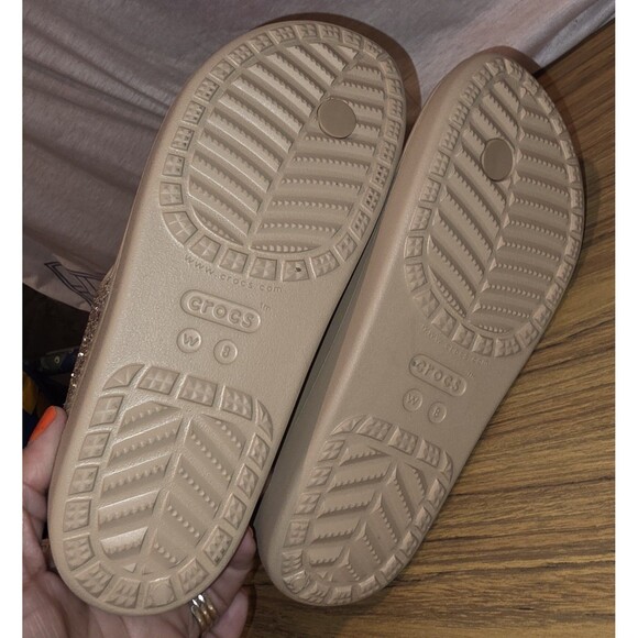 CROCS SLOANE NWOT Sz 8 Chai/Gold Glitter Flip Flop Platform Slide On Sandals - Picture 6 of 8